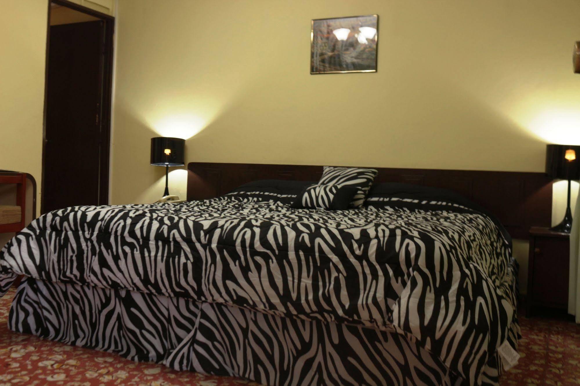 Hotel Grecia Real San Salvador Dış mekan fotoğraf
